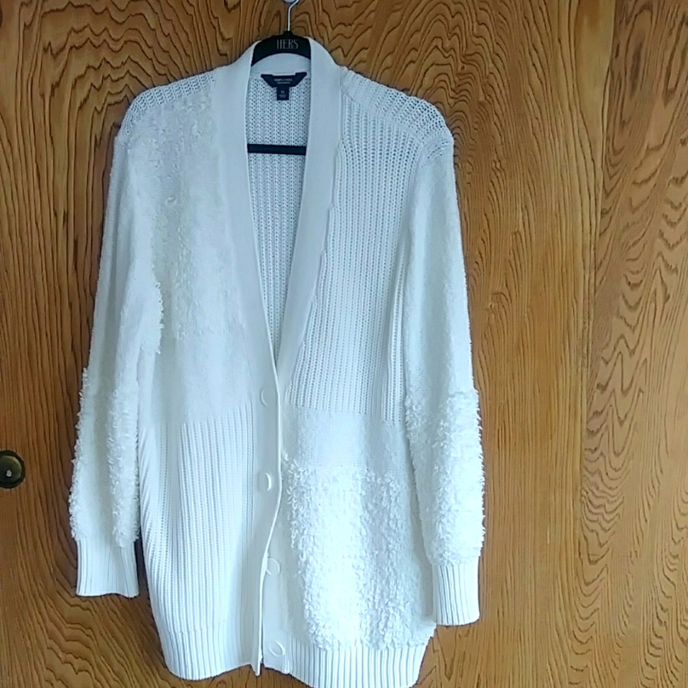 SIMPLY VERA ( VERA WANG) Women's WHITE WARM CARDIGAN.